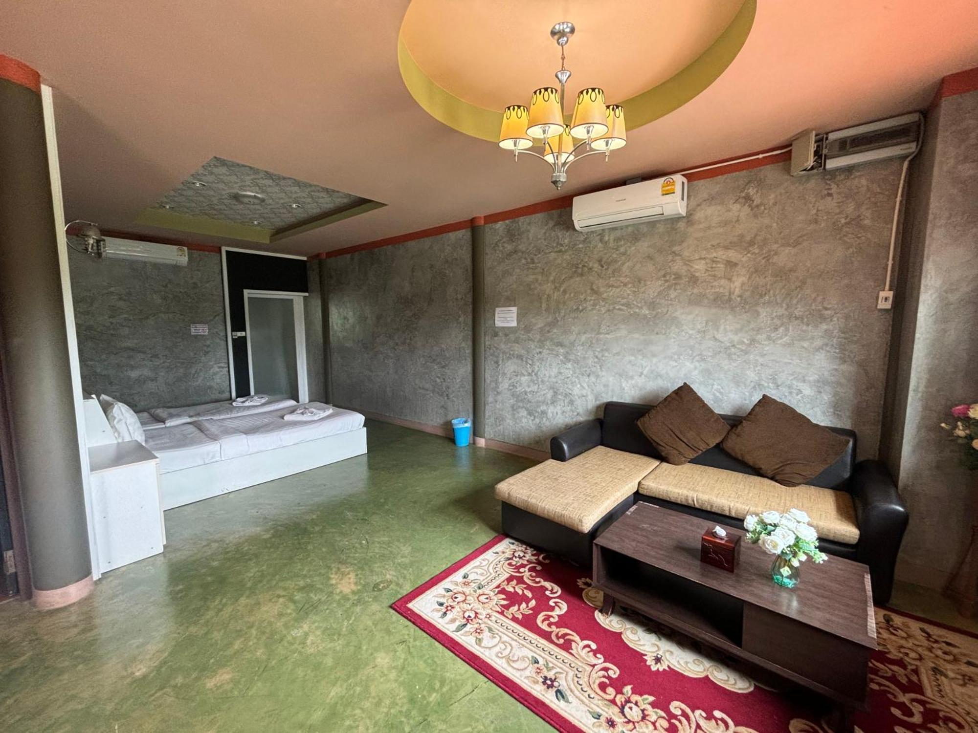 Revolution Kanchanaburi Adventure Hq Ban Chuk Kum Екстер'єр фото