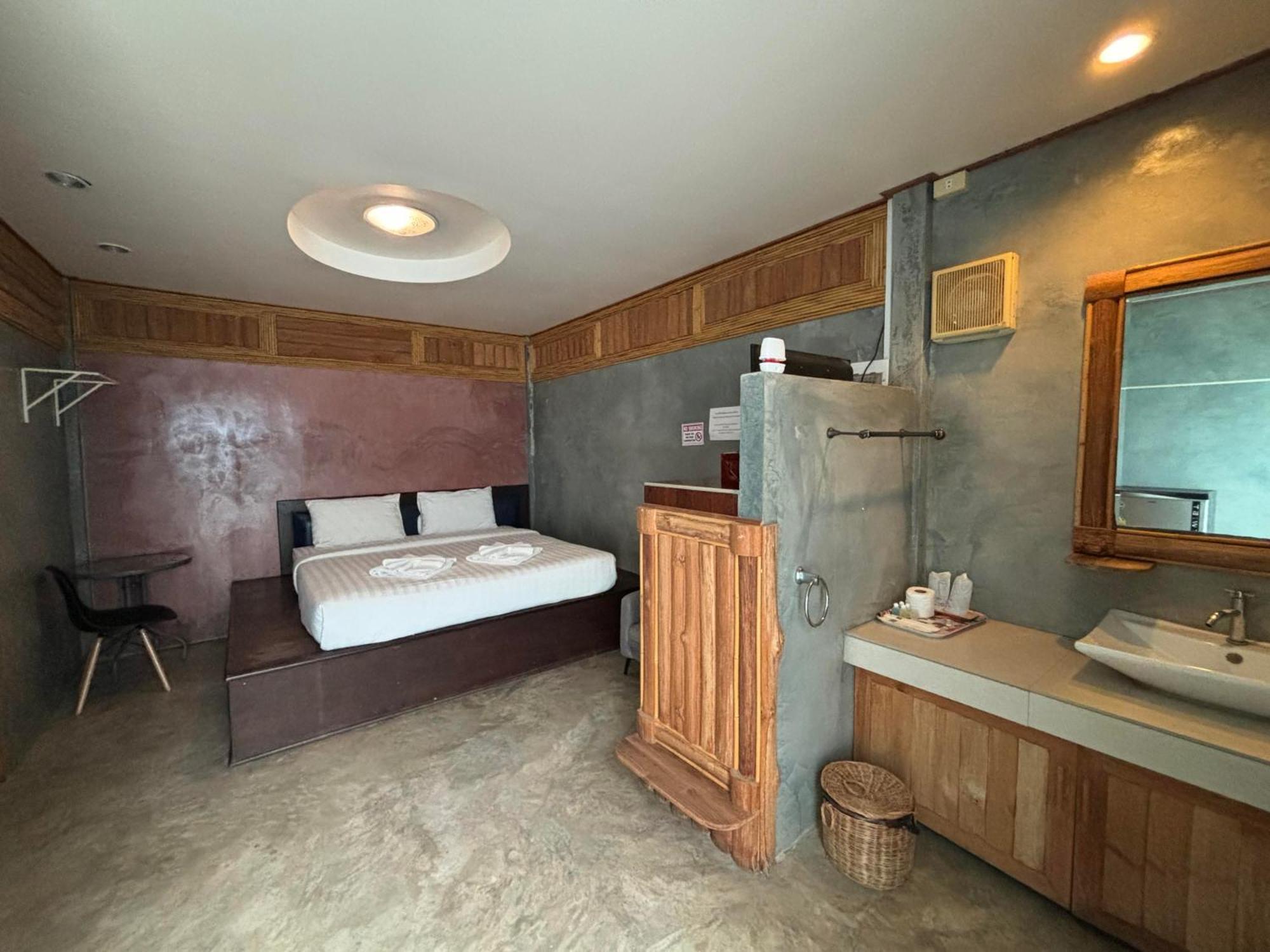 Revolution Kanchanaburi Adventure Hq Ban Chuk Kum Екстер'єр фото